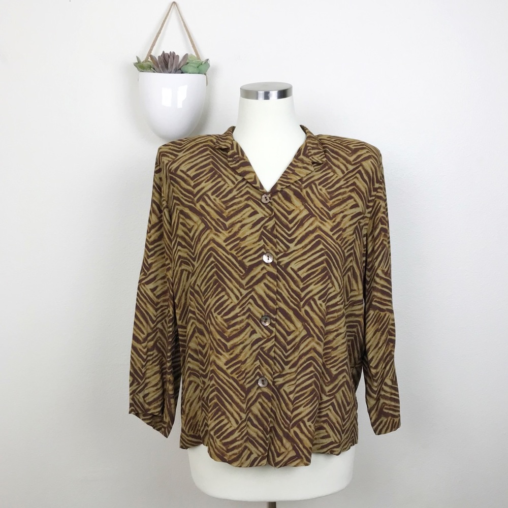 Clio 3/4 Sleeve Padded Blouse